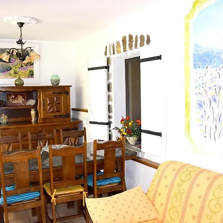 Spacieux A Avec Piscine Privee. Apartment